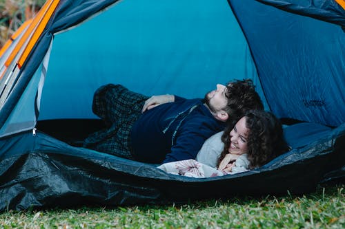 有关一对, 一起, 休息的免费素材图片