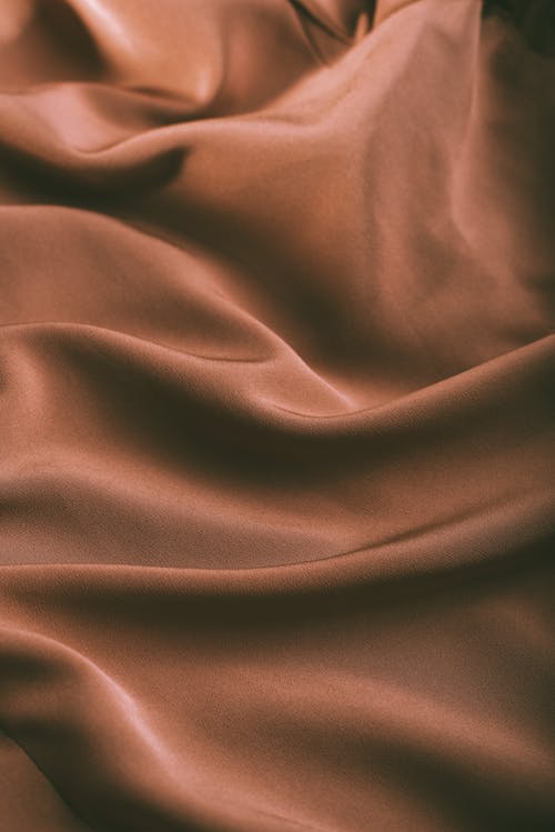 白色纺织上的棕色纺织 · 免费素材图片