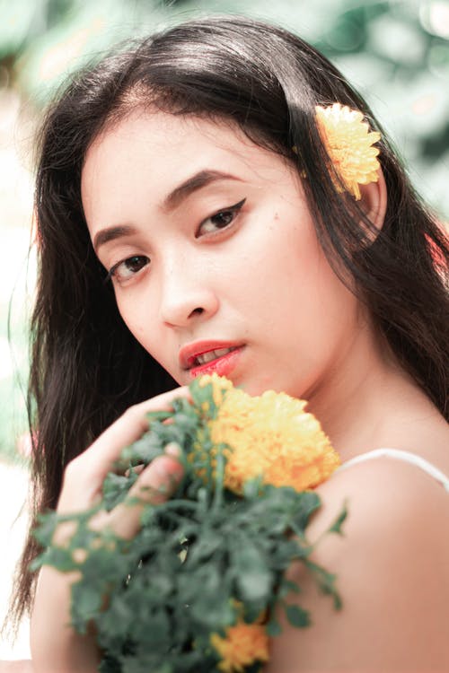 有关垂直拍摄, 女人, 握住的免费素材图片