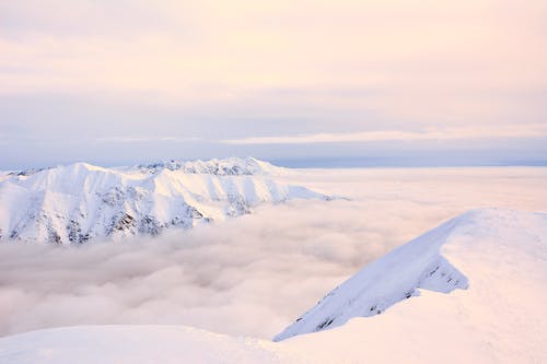 有关冬季, 在云层之上, 大雪覆盖的免费素材图片