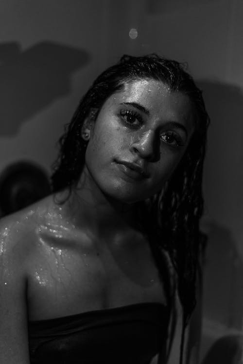 有关垂直拍摄, 女人, 室内的免费素材图片