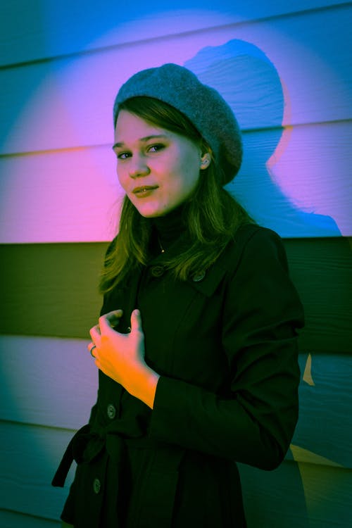 有关垂直拍摄, 女人, 摆姿势的免费素材图片