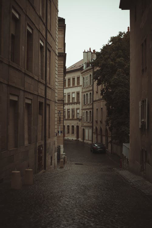 有关垂直拍摄, 坏心情, 多云的的免费素材图片