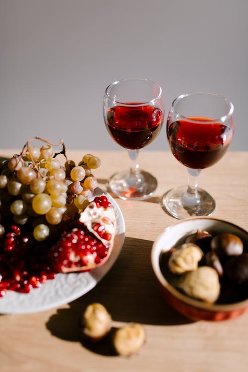 透明酒杯中的红酒 · 免费素材图片