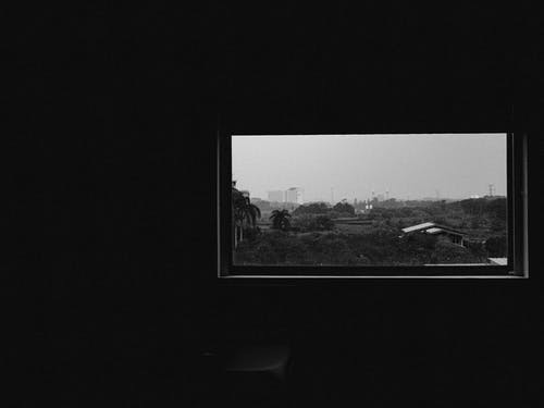 城市建筑的灰度照片 · 免费素材图片