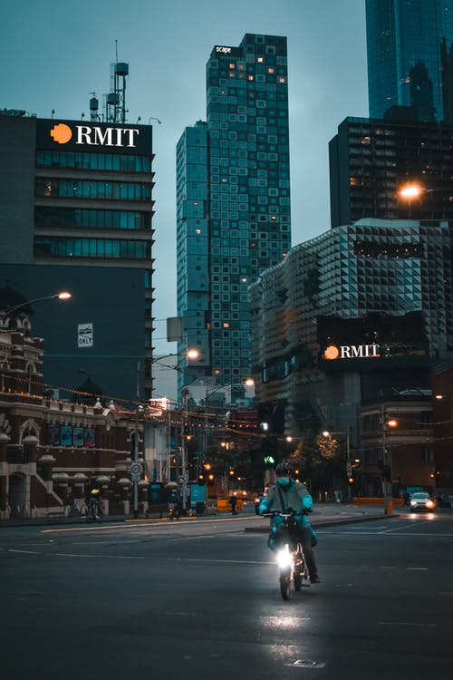 有关人, 垂直拍摄, 城市的免费素材图片