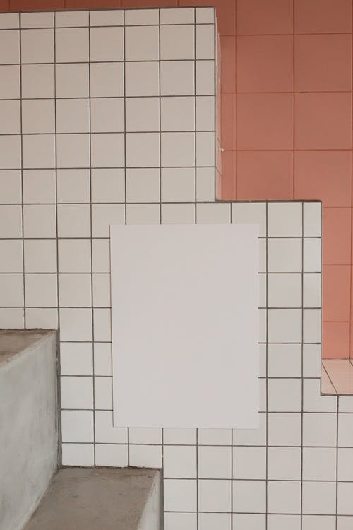 白色和红色的墙砖 · 免费素材图片