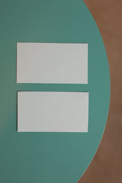 绿色和白色箭头标志 · 免费素材图片