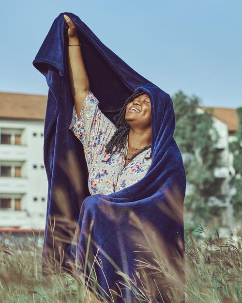 有关垂直的, 蓝色毯子, 表情的免费素材图片