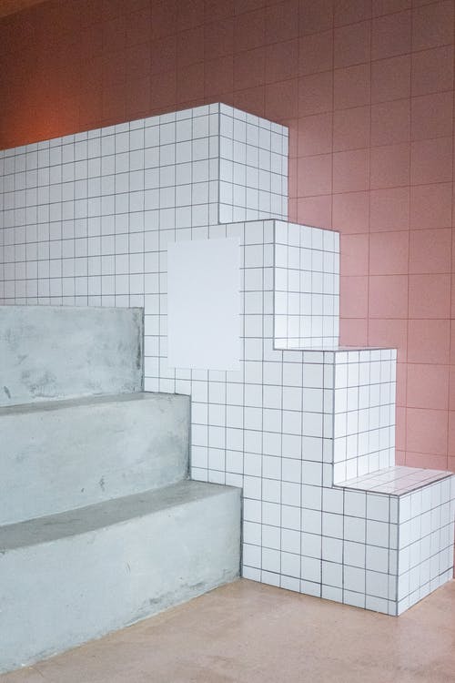 橙色墙白色混凝土楼梯 · 免费素材图片