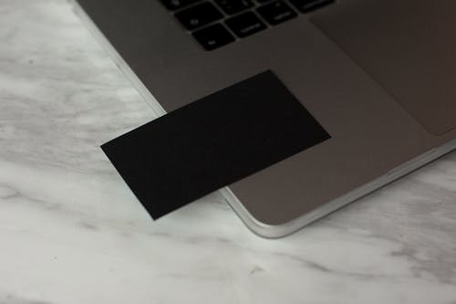 黑色和银色笔记本电脑 · 免费素材图片