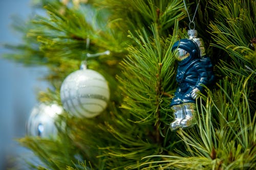 有关特写镜头, 耶誔球饰品, 圣诞树的免费素材图片