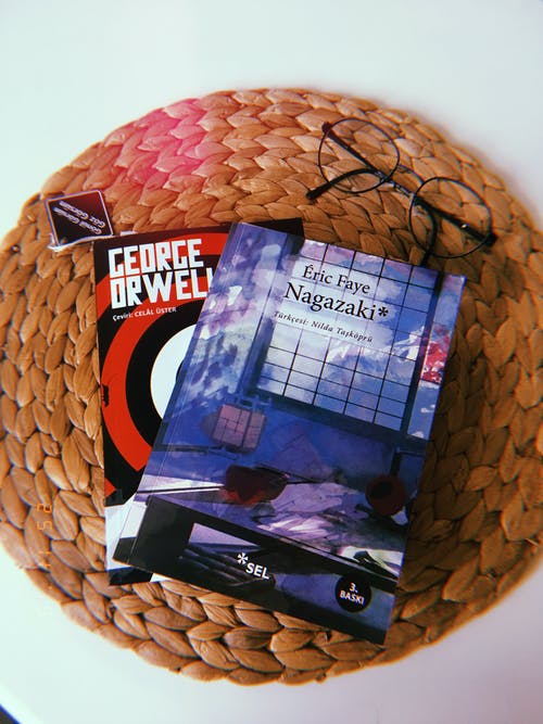 有关图书, 垂直拍摄, 特写的免费素材图片