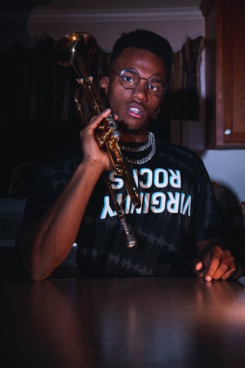 有关喇叭, 垂直拍摄, 乐器的免费素材图片