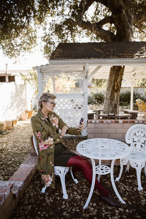 有关3C用品, 坐, 垂直拍摄的免费素材图片