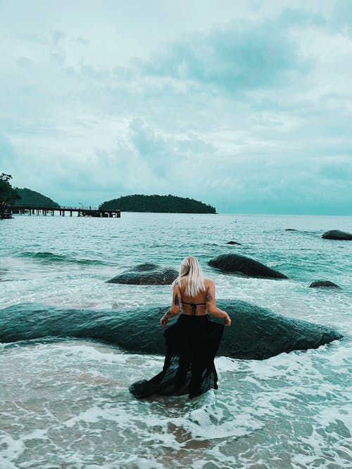 有关垂直拍摄, 女人, 年輕的免费素材图片