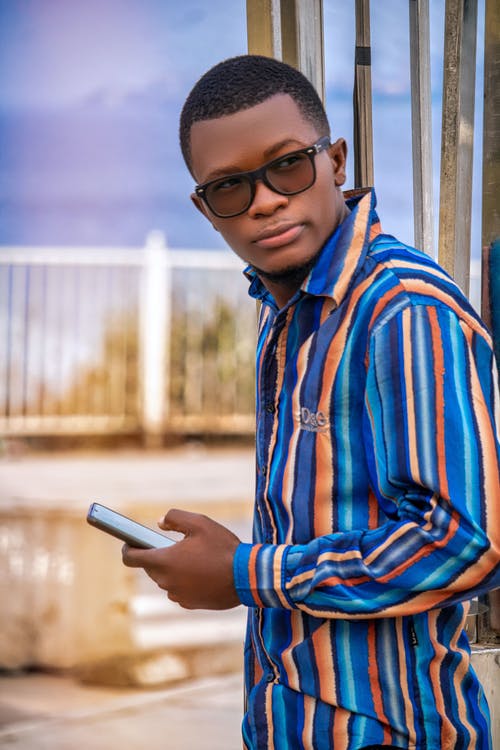 有关人, 垂直拍摄, 墨鏡的免费素材图片