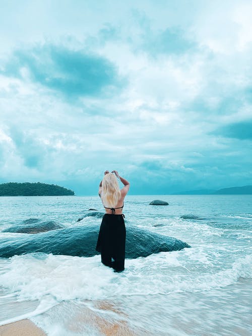 有关垂直拍摄, 天空, 女人的免费素材图片