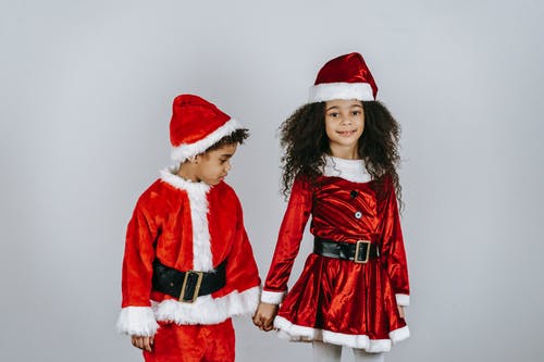 红色和白色圣诞老人服装的女人 · 免费素材图片