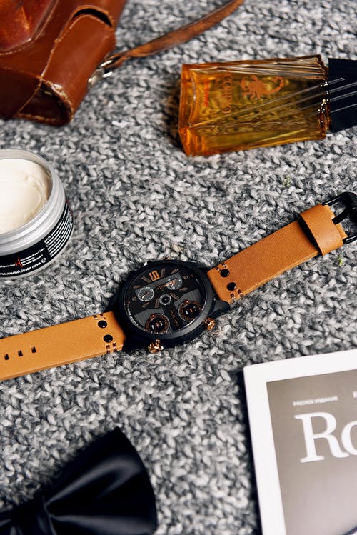 有关垂直拍摄, 工作室拍摄, 手表的免费素材图片