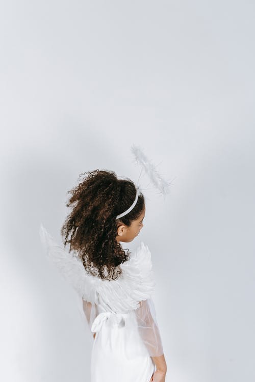 白色的长袖衬衫，戴着黑色太阳镜的女人 · 免费素材图片