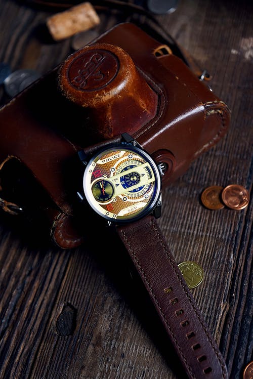 有关垂直拍摄, 工作室拍摄, 手表的免费素材图片