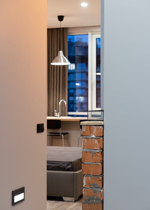 白色和棕色木柜 · 免费素材图片