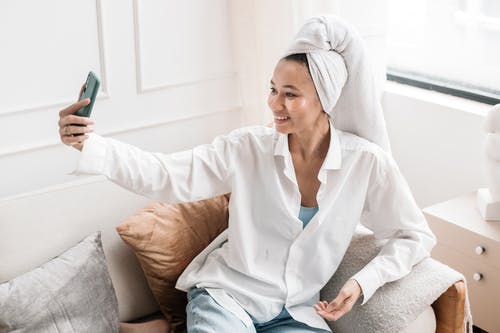 有关人, 坐, 女人的免费素材图片