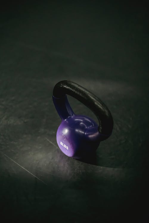 紫色和黑色塑料玩具 · 免费素材图片