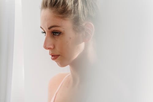 白头发，白眼睛的女人 · 免费素材图片