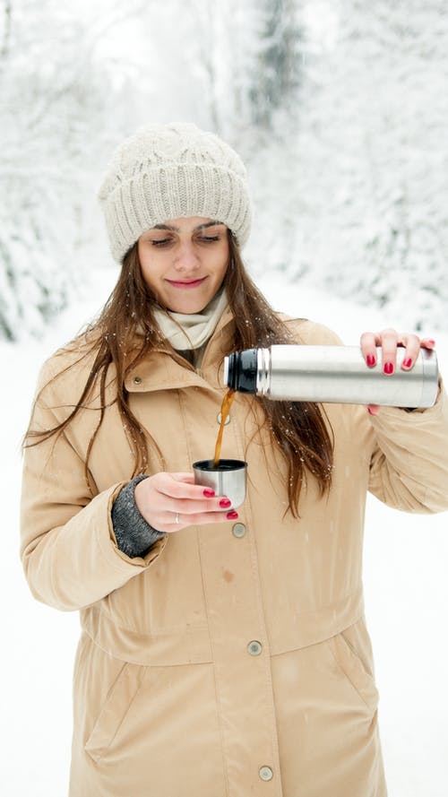 有关下雪的, 保温瓶, 傾注的免费素材图片