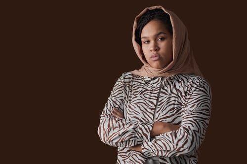 有关人, 伊斯兰教, 双臂交叉的免费素材图片