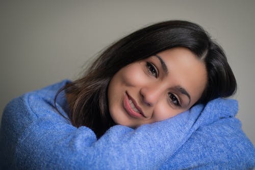 有关人, 咖啡色头发的女人, 女人的免费素材图片