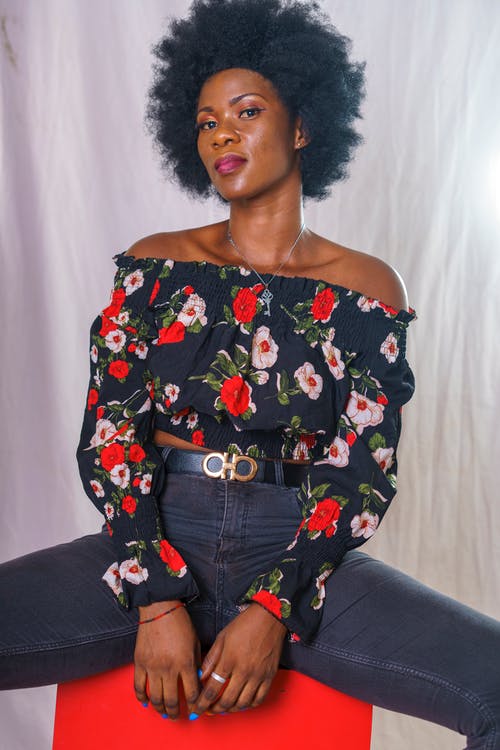 有关坐, 垂直拍摄, 女人的免费素材图片