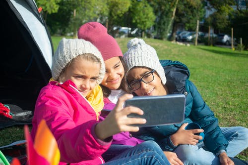 有关（顶部有小羊毛球的）羊毛帽子, 享受, 休闲的免费素材图片