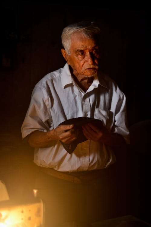 有关人, 垂直拍摄, 温暖的光的免费素材图片