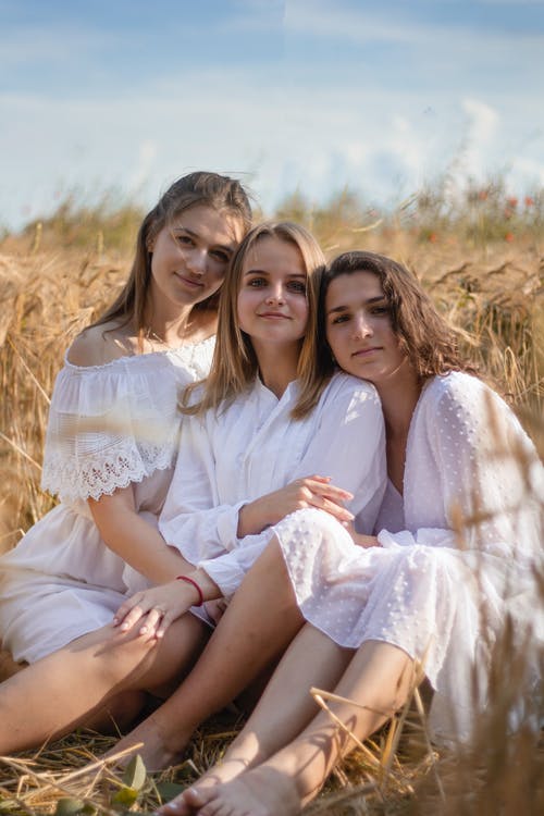 有关一起, 乾草场, 坐的免费素材图片