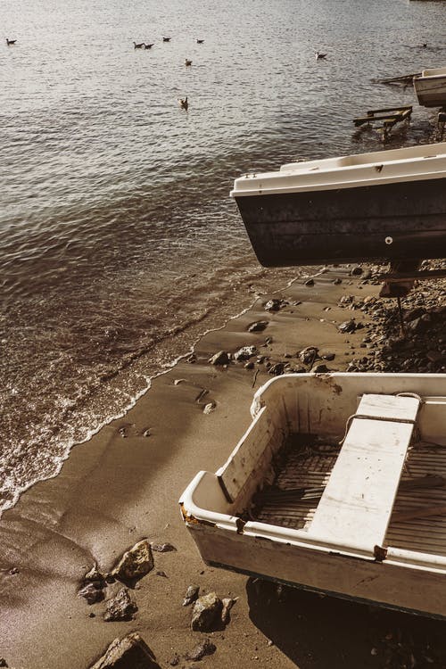 有关交通系统, 岩石, 岸边的免费素材图片