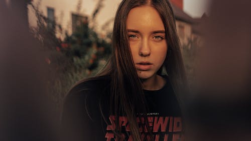 有关T恤, 休闲, 住的免费素材图片