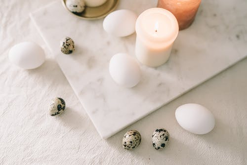 有关复活节装饰品, 复活节, 点燃的蜡烛的免费素材图片