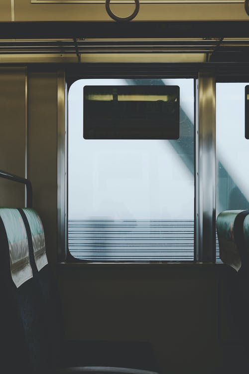 有关公共交通工具, 火车, 玻璃窗的免费素材图片