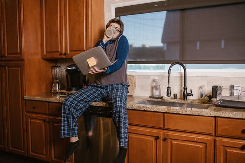 有关3C用品, 下沉, 人的免费素材图片