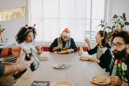 有关吃, 在家, 坐的免费素材图片