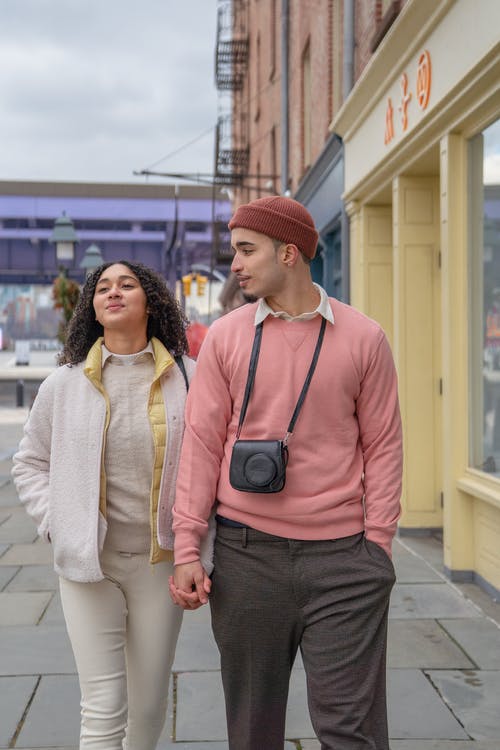 有关一对, 一起, 人行道的免费素材图片