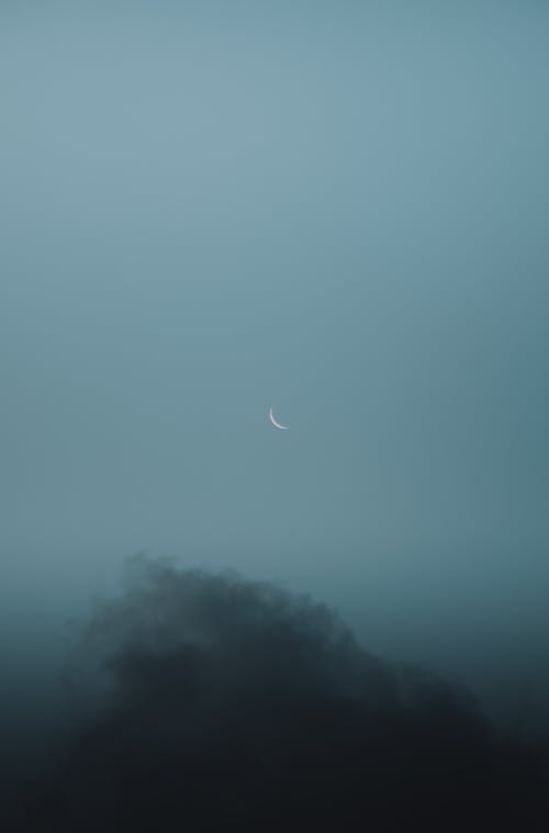 有关弯月, 晚上, 月亮的免费素材图片
