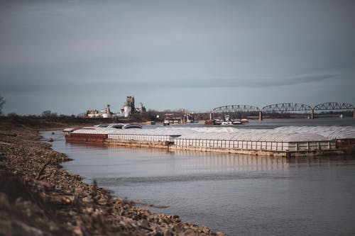 有关停泊, 岸邊, 河的免费素材图片