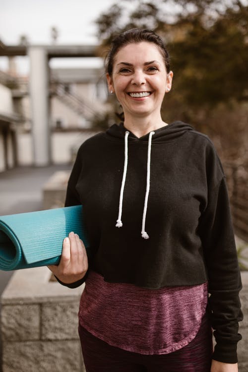 有关垂直拍摄, 女人, 微笑的免费素材图片