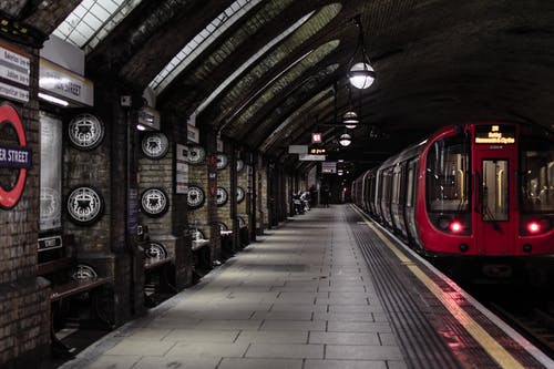 有关公共交通工具, 地铁月台, 地铁站的免费素材图片