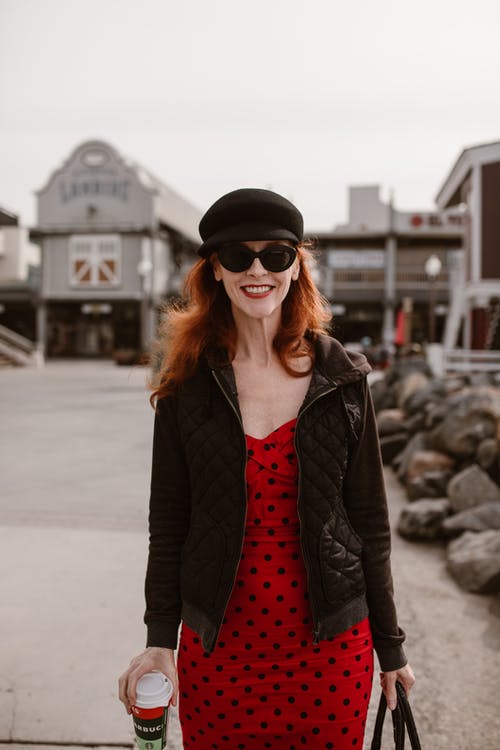 有关垂直拍摄, 墨镜, 女人的免费素材图片