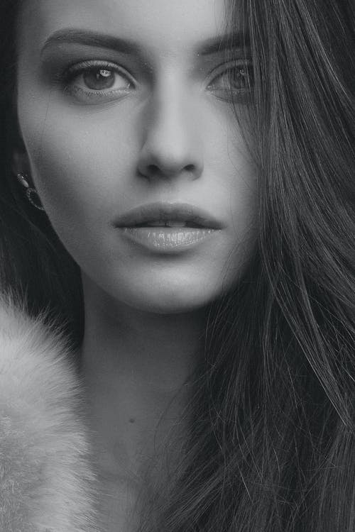 有关光鲜亮丽, 单色, 女人的免费素材图片